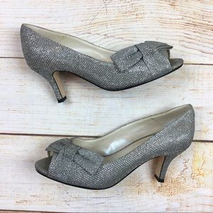 Caparros metallic shimmer bow heels pumps dress 5B